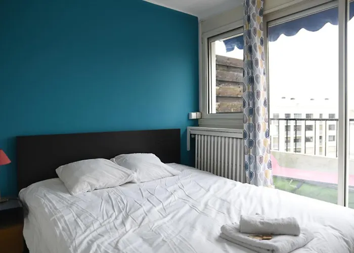 50 M Unoverlooked Nest With Eiffel Tower View