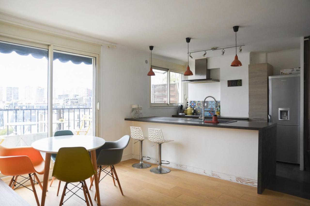 Apartment 50 M Unoverlooked Nest With Eiffel Tower View